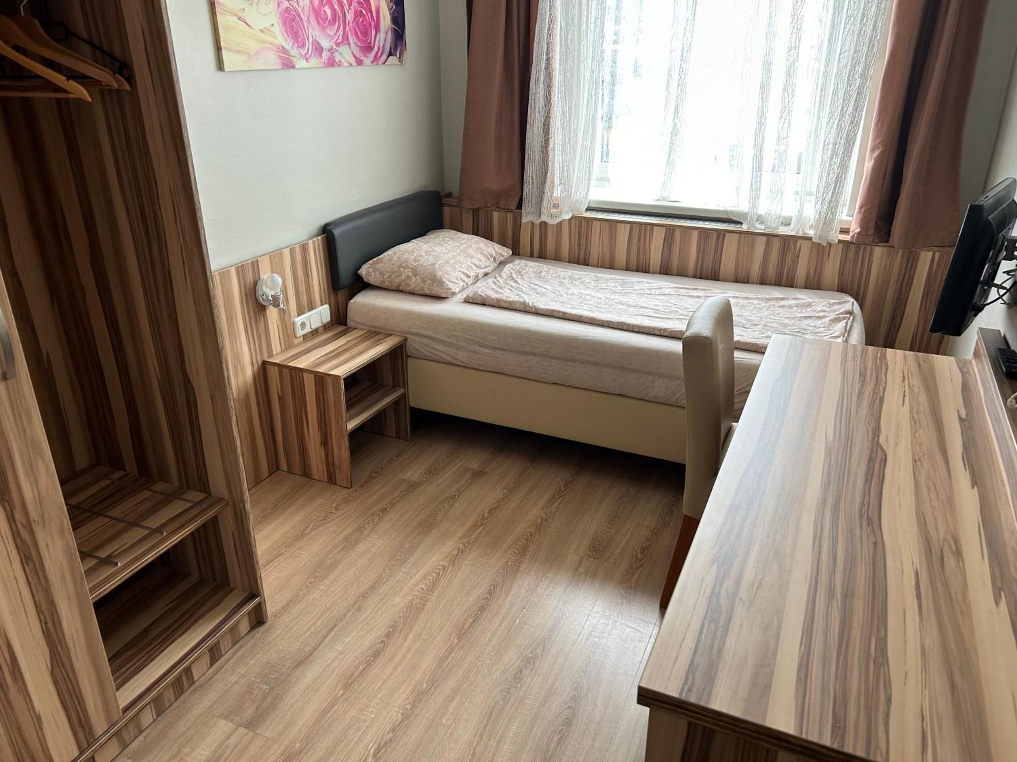 "Am Limes" Hotel 恩斯 外观 照片